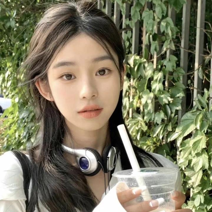 制片人片场意外受伤，品牌连夜解约，前后半年引热议